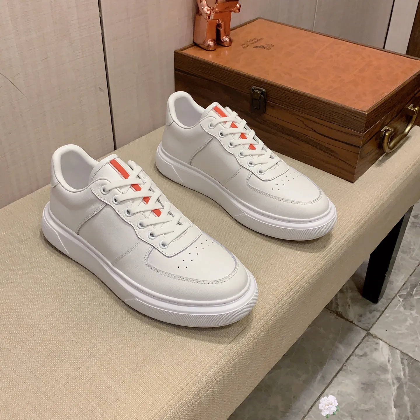 Men's men's shoes💰460💰💰🎩🎩[Lightning][Lightning] "PRADA*" The latest and most popular casual shoes, top brand [seduce] luxury ~ purchasing agency, top ~ quality. [Strong] The upper is made of imported breathable cowhide with material ➕ breathable sheepskin feet (•) and fine workmanship. The original stylish and stylish soft rubber wear-resistant and non-slip outsole is light and comfortable on the feet. The real thing looks better when photographed in person. 0128: Size: 38-44, 45 sizes can be customized, black, white